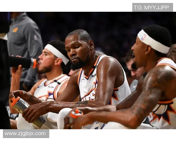 勇士大胜火箭，稳居西部榜首，未来赛季前景光明